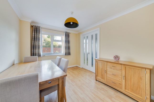 40 Limetrees, Didcot photo 4
