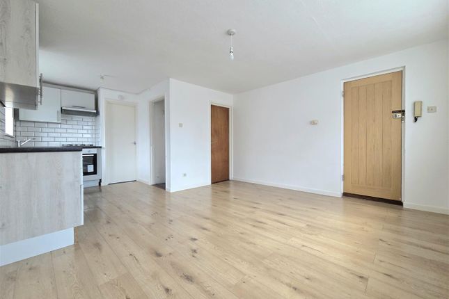 1 Hamilton House, 5-7 Clive Road, Portsmouth photo 2