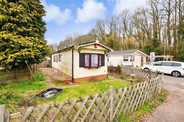 Thumbnail Mobile/park home for sale in Harvel Road, Meopham, Kent