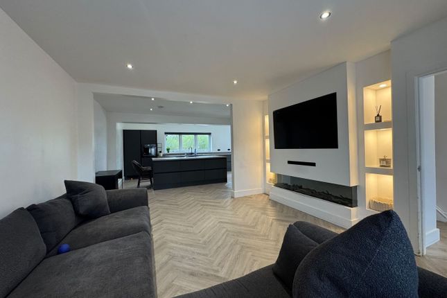 21, Woodgreen Drive, Manchester photo 3