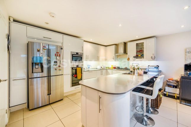 Tyehurst, Hendon Wood Lane, Mill Hill, NW7, London photo 3