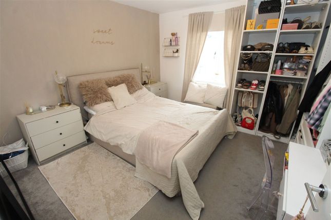 Flat for sale in Pegasus Place, Sherford, Plymouth.