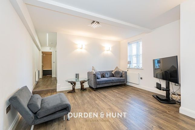 Flat 2, Auction Square Market Place, Romford photo 2
