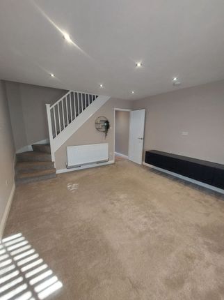 8 Cae Derw, Neath photo 2