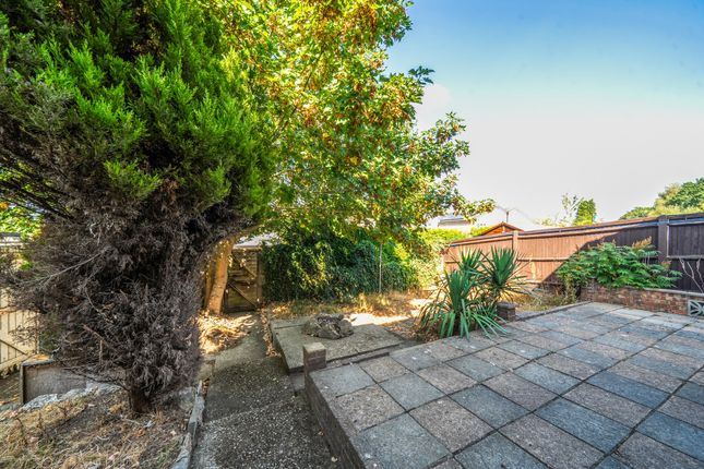 65, Manor Fields, Liphook photo 2