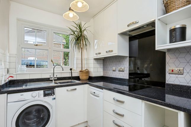 33, Rose Hill, West Sussex photo 4