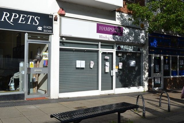 Retail premises to let in High Street, Alton