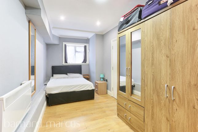 Basement Flat, Castle Hill Parade, 5, The Avenue, Ealing photo 4