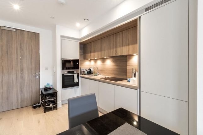 Flat for sale in Verto Building, 120 Kings Road, Reading