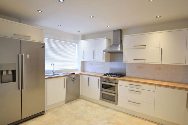 Terraced house to rent in Rosebery Way, Tring