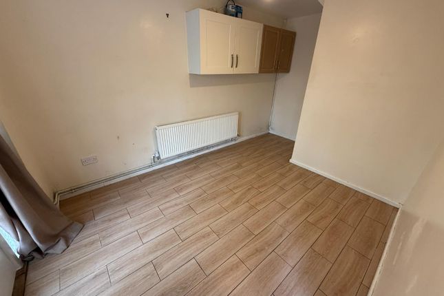 1, Totterdown Close, Swindon photo 4