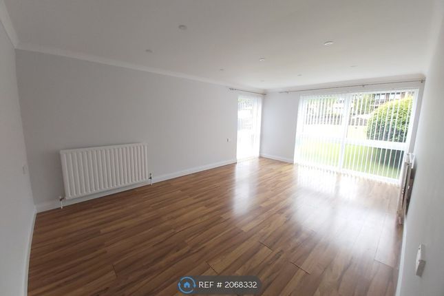 Thumbnail Flat to rent in Cromarty Court, Bromley