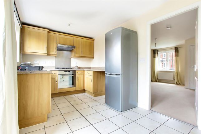 27 Archdale Close, Chesterfield photo 2