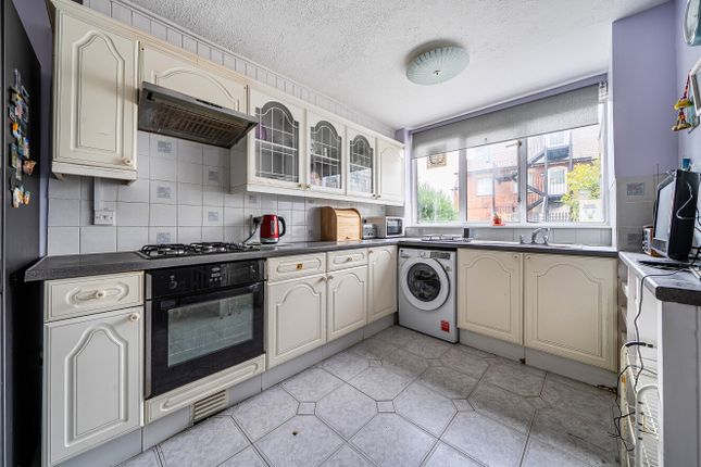 3, Amberley Grove, London photo 4
