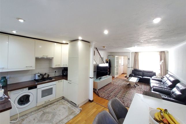 20, Brockleyside, Stanmore photo 3