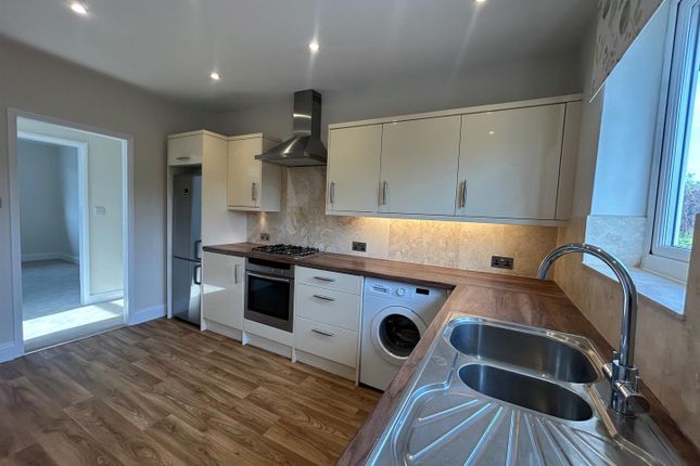 10, Hazel Parade, Penrose Road, Fetcham photo 4