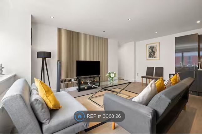 Flat, A Arthur Road, London photo 2