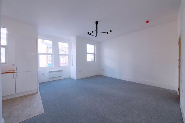 Flat 2, 83A, Queen Street, Maidenhead photo 4