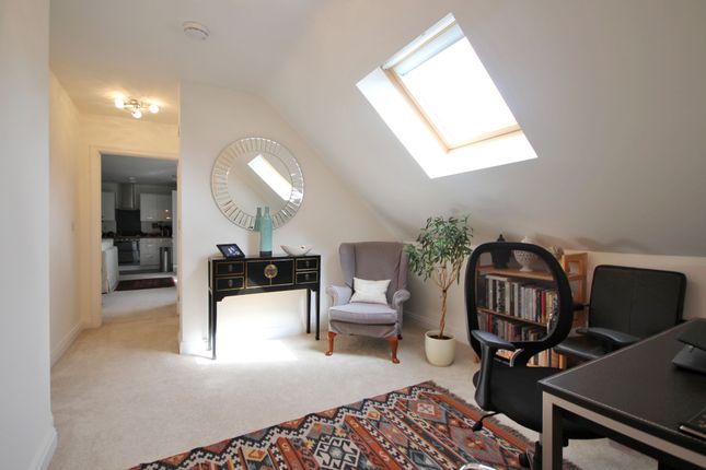 Flat to rent in Lower Luton Road, Harpenden