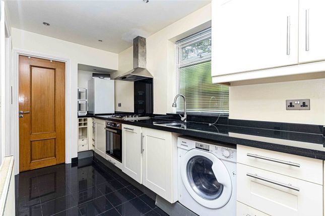 21, St. Peters Close, Bushey photo 3
