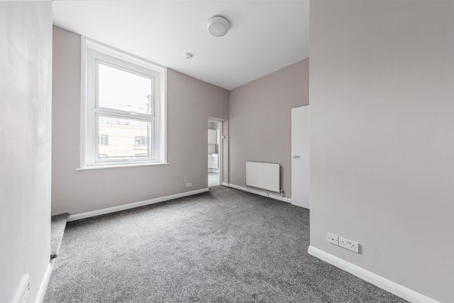 Flat to rent in Sydenham Road, London
