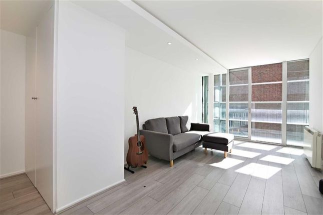 Flat 15 The Q Building , The Grove, London photo 2
