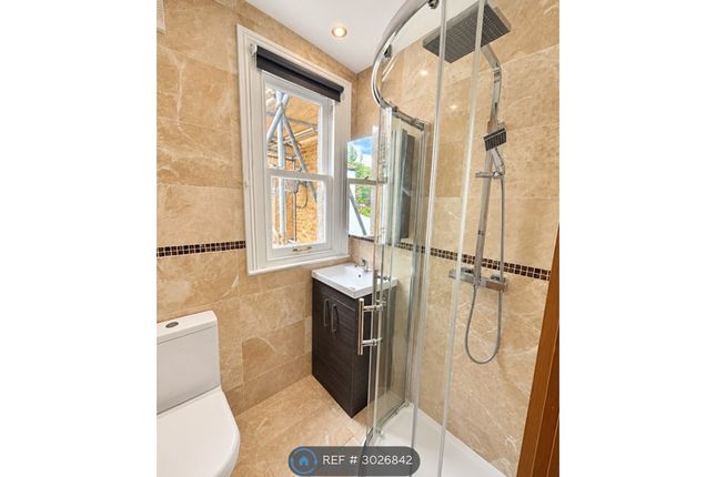 Studio flat on Elgin Road, Croydon, £1,050/mo