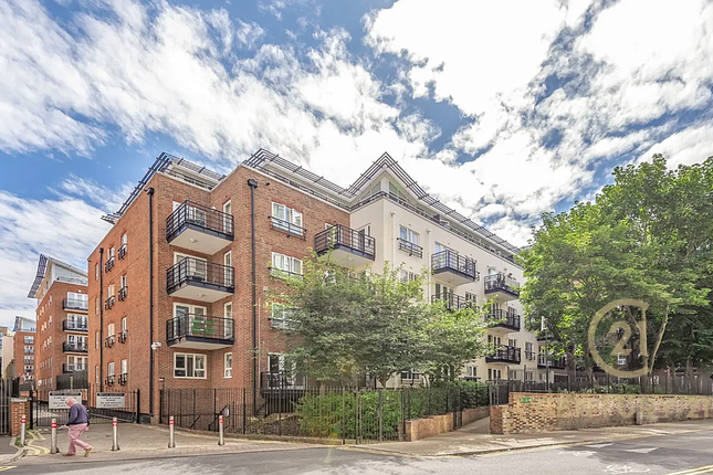 Flat for sale in Royal Quarter, Seven Kings Way, Kingston Upon Thames
