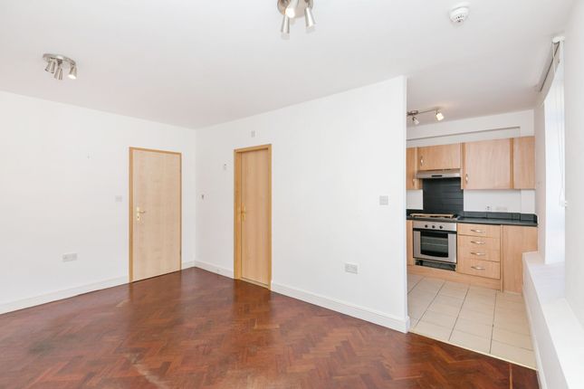 Flat 3, 1 Islip Street, London photo 2
