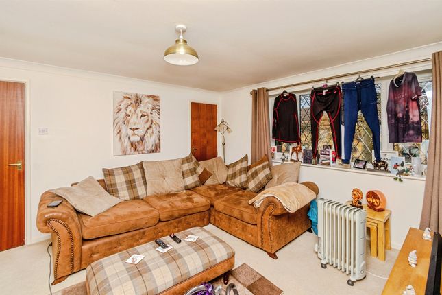 6, Sam Barber Court, Cannock photo 4