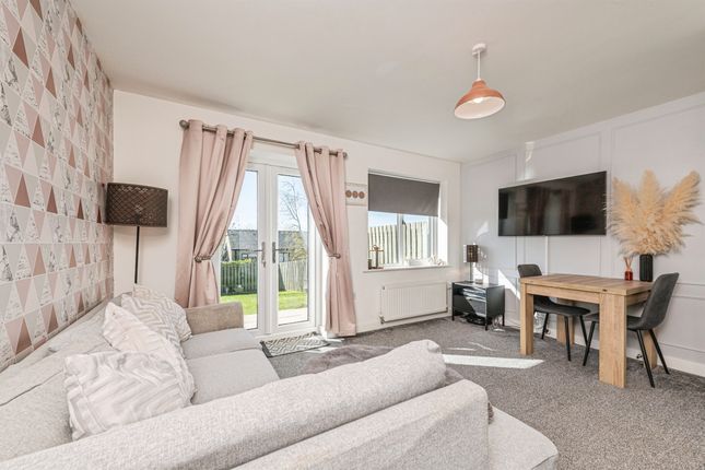 52, Holme View Avenue, Holmfirth photo 2