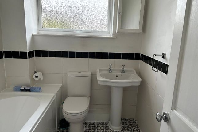 42, Chatsworth Road, Hampshire photo 3