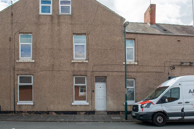 Thumbnail Flat to rent in West Harton, South Shields