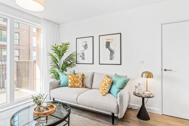 Flat for sale in Kenavon Drive, Reading