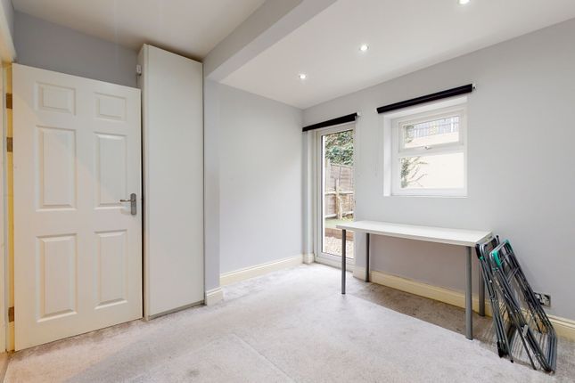 Flat to rent in Southwell Road, London