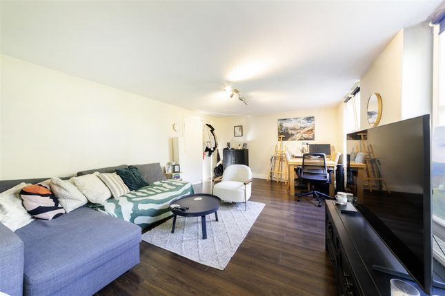 Flat 8, 19 Crescent Road, London photo 4