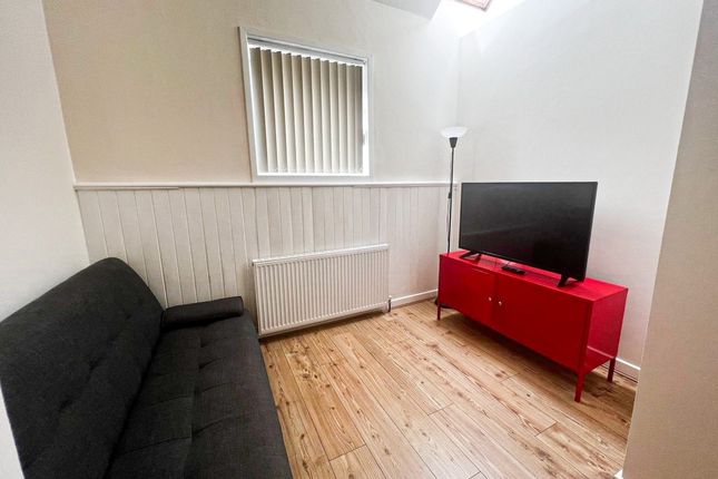 Flat 4, James Reckitt Library, 86, Holderness Road, HULL photo 5