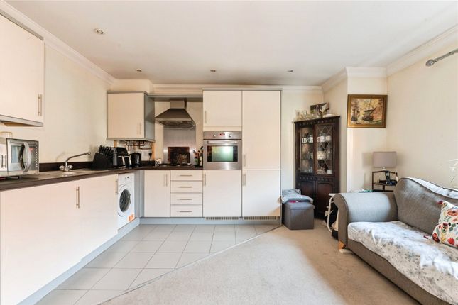 11, Hengest Avenue, Surrey photo 4