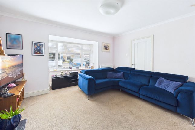 14, Seaton Close, Swindon photo 2