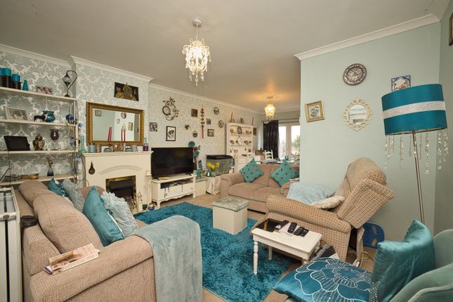 24, Thorn Gardens, Kent photo 2
