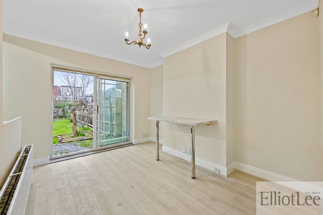 44 Warden Avenue, Harrow photo 3