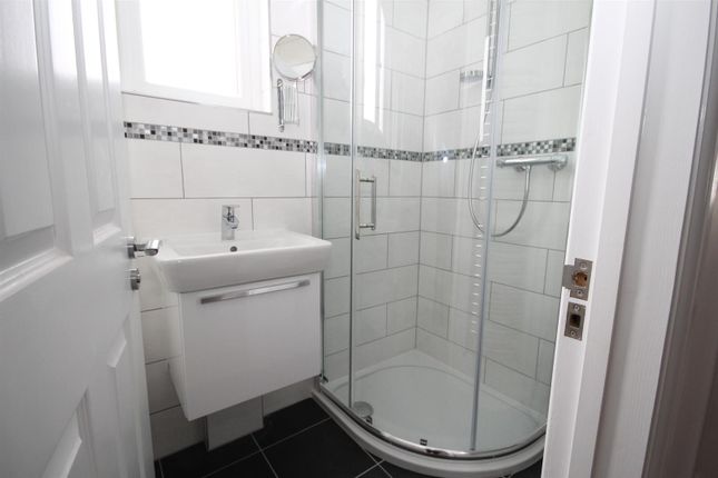 15, Browning Avenue, SUTTON photo 4