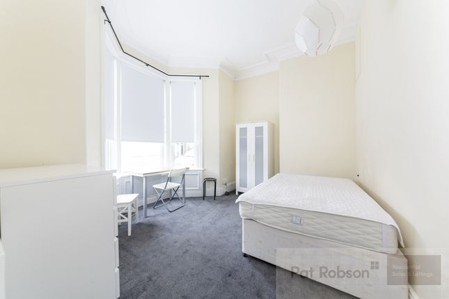 25, Lonsdale Terrace, Newcastle Upon Tyne photo 4