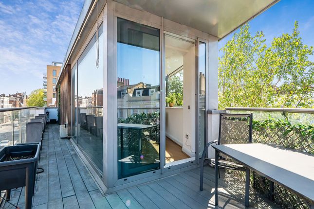 2-bed flat on Upper Tachbrook Street, Pimlico, £725,000