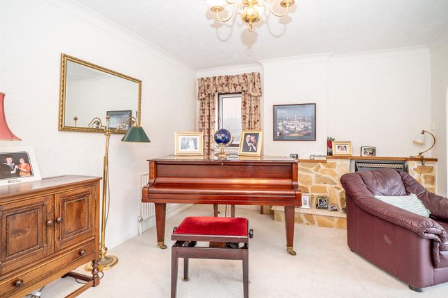 5, Bartel Close, Leverstock Green photo 3