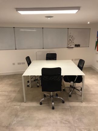Office to let in Fulham High Street, London