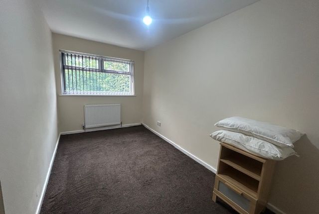 15, Howden Place Hyde Park, Leeds photo 2