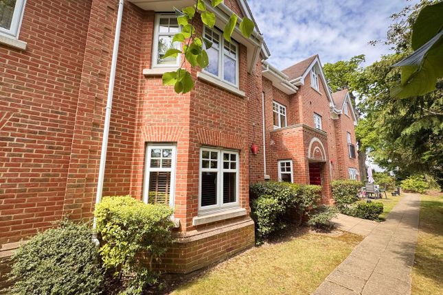 2-bed flat on Flat 8 Burleigh Mansions, WALTON-ON-THAMES, £295,000