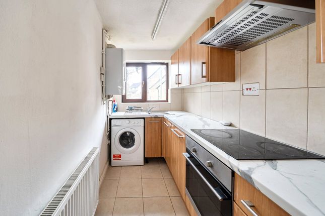 25, Broadfields, Oxford photo 2