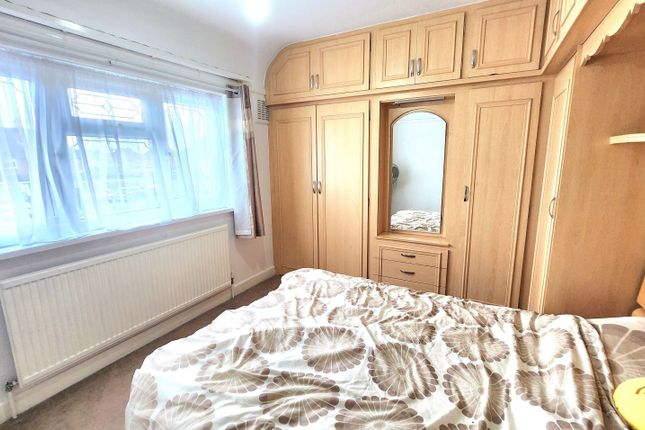 Town house to rent in Highbury Road, Leicester